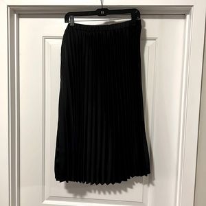 Black pleated skirt